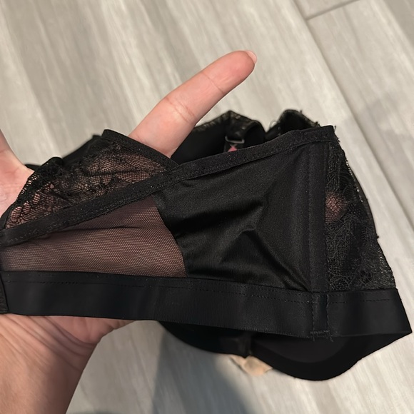 Brand new Victoria’s Secret Very Sexy racerback push-up bra - Picture 3 of 3